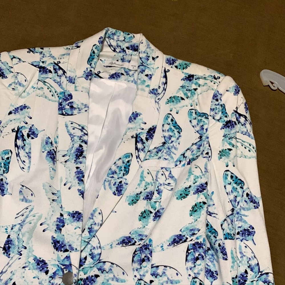 Butterfly blazer. White and Blue. Reitmans. Size 6. Petite
